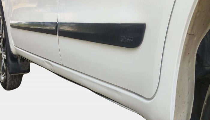 2021 Toyota Innova Crysta 2.4 VX 8 STR, Diesel, Manual, 1,02,341 km, Left running board - Minor scratches