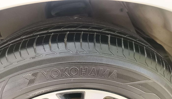 2021 Toyota Innova Crysta 2.4 VX 8 STR, Diesel, Manual, 1,02,341 km, Left Front Tyre Tread