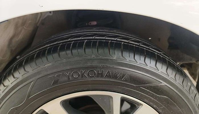 2021 Toyota Innova Crysta 2.4 VX 8 STR, Diesel, Manual, 1,02,341 km, Right Front Tyre Tread