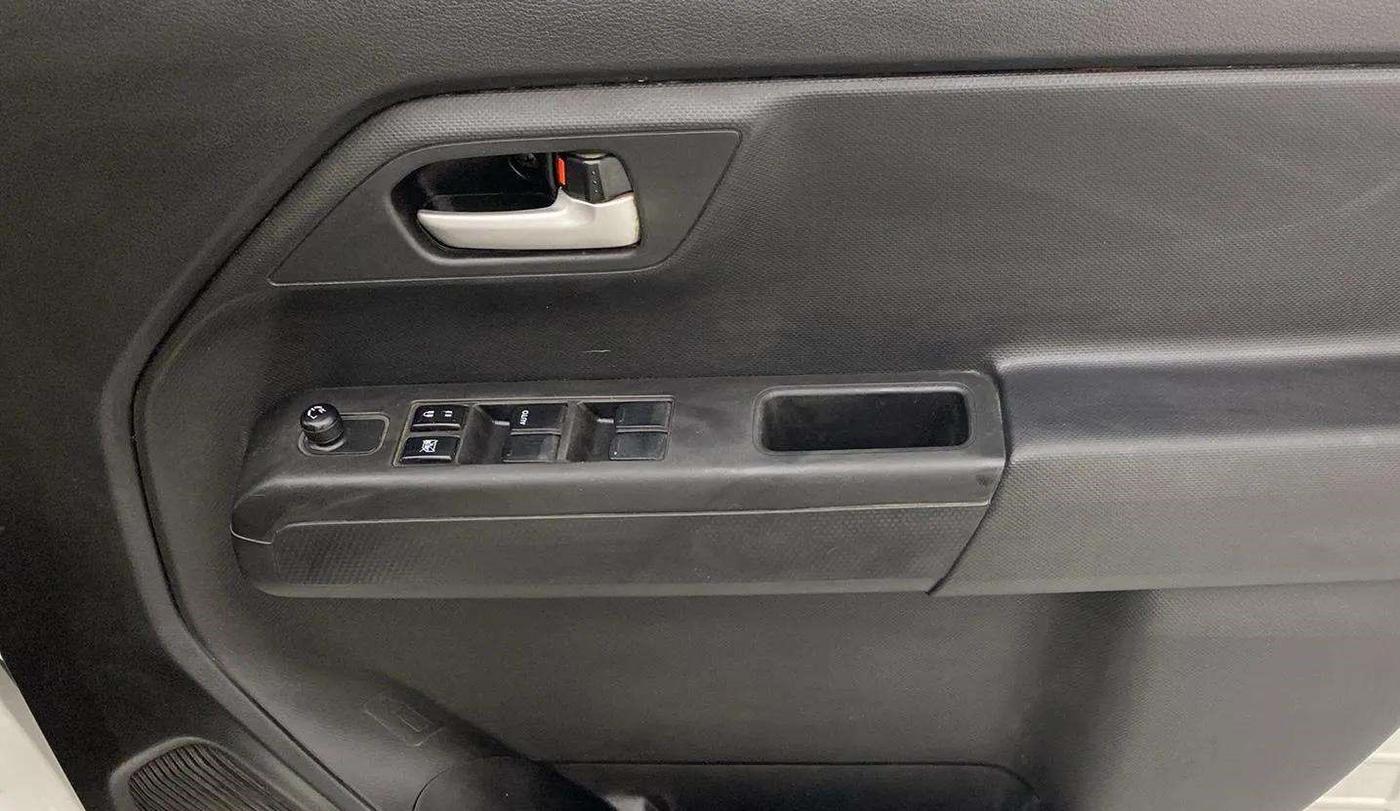 2020 Maruti New Wagon-R VXI 1.2, CNG, Manual, 64,824 km, Driver Side Door Panels Control