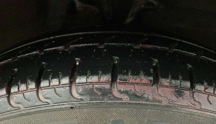 2015 Hyundai i10 SPORTZ 1.1, Petrol, Manual, 66,731 km, Right Front Tyre Tread