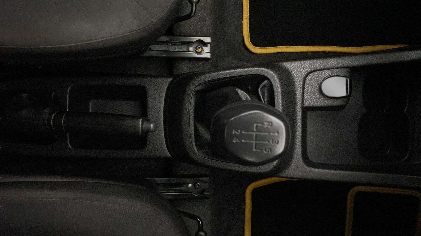 2017 Renault Kwid RXT 0.8, Petrol, Manual, 32,255 km, Gear Lever