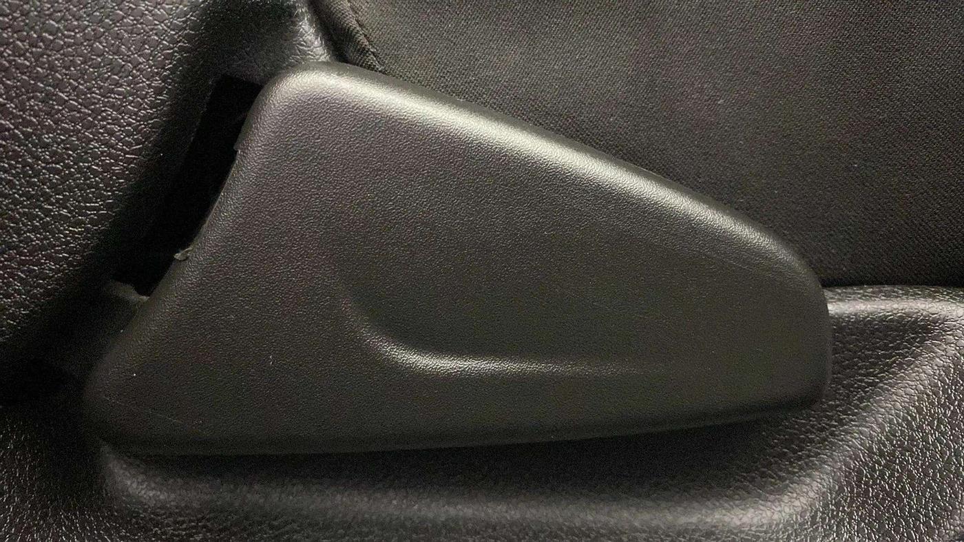2017 Renault Kwid RXT 0.8, Petrol, Manual, 32,255 km, Driver Side Adjustment Panel