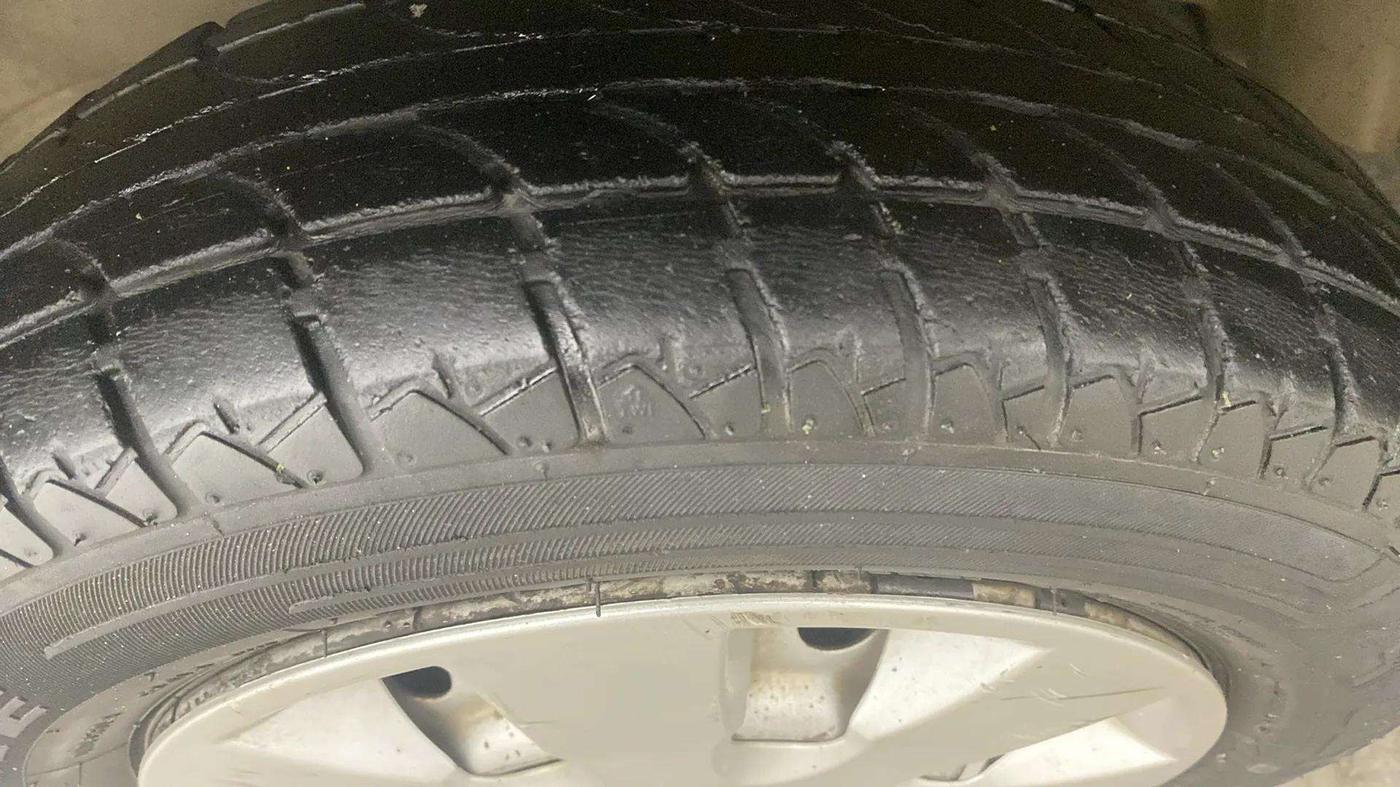2013 Maruti Wagon R 1.0 LXI CNG, CNG, Manual, 71,519 km, Left Front Tyre Tread