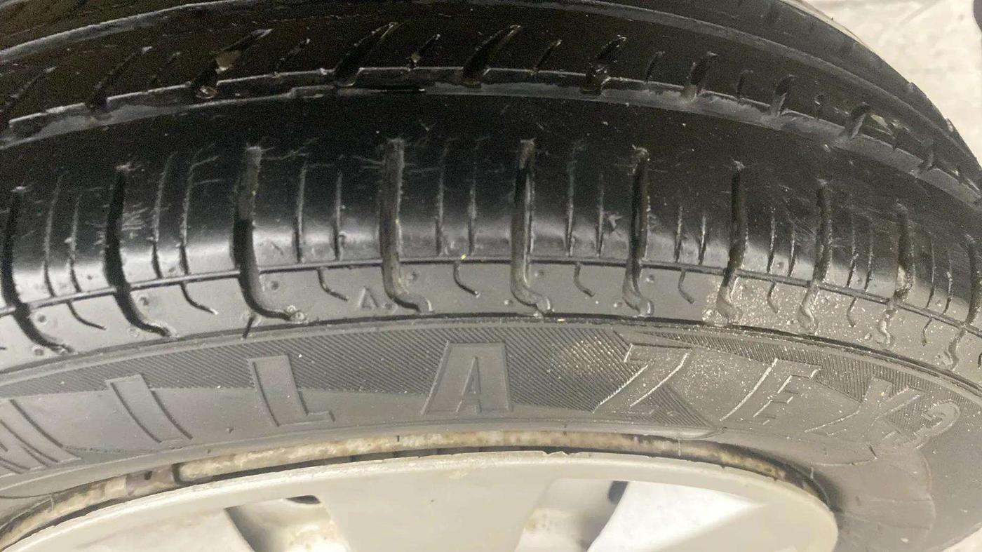 2013 Maruti Wagon R 1.0 LXI CNG, CNG, Manual, 71,519 km, Left Rear Tyre Tread