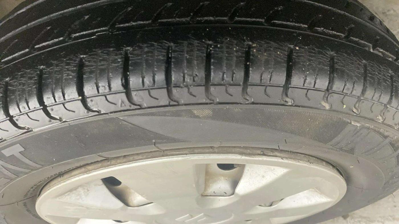 2013 Maruti Wagon R 1.0 LXI CNG, CNG, Manual, 71,519 km, Right Front Tyre Tread