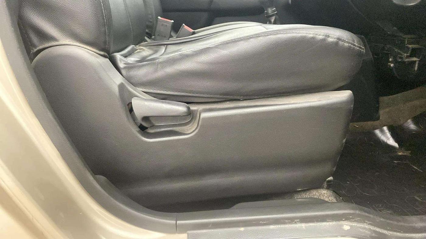 2013 Maruti Wagon R 1.0 LXI CNG, CNG, Manual, 71,519 km, Driver Side Adjustment Panel