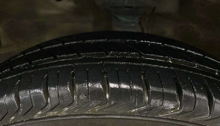 2017 Maruti Wagon R 1.0 LXI CNG, CNG, Manual, 46,724 km, Left Front Tyre Tread