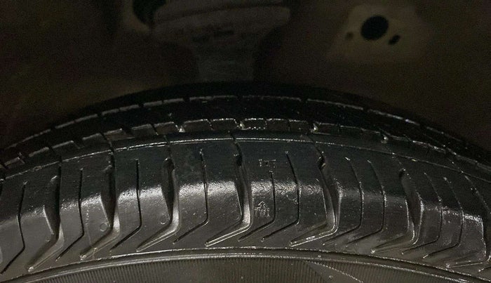 2017 Maruti Wagon R 1.0 LXI CNG, CNG, Manual, 46,724 km, Right Front Tyre Tread