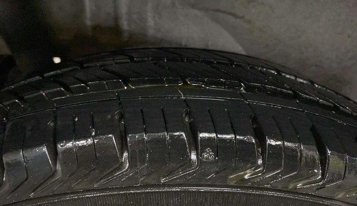 2017 Maruti Wagon R 1.0 LXI CNG, CNG, Manual, 46,724 km, Right Rear Tyre Tread