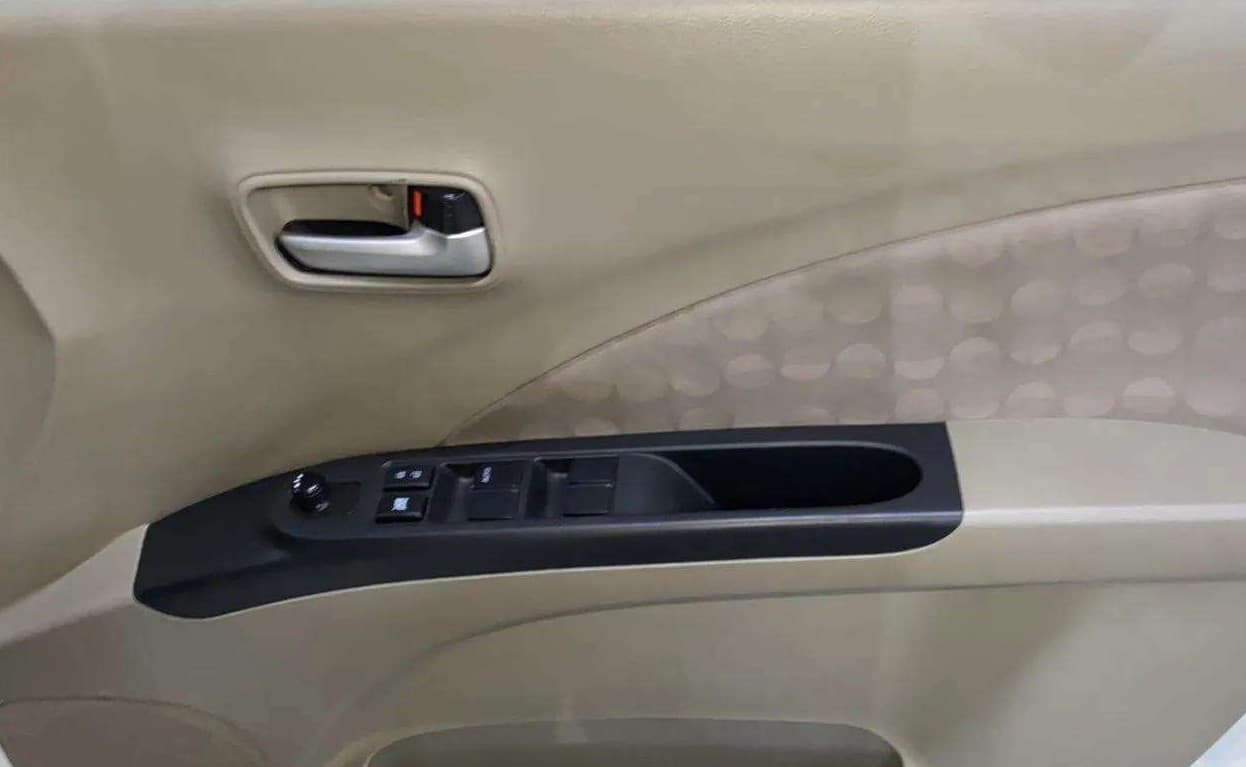 2016 Maruti Celerio ZXI, Petrol, Manual, 34,179 km, Driver Side Door Panels Control