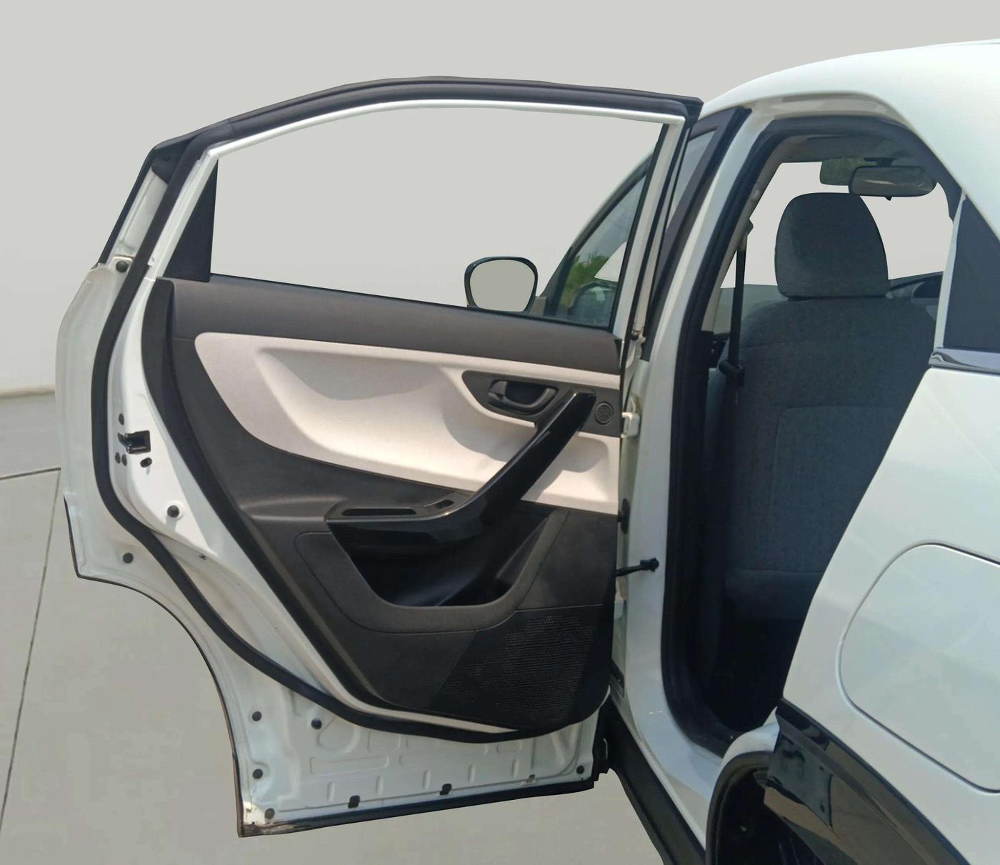 2024 Tata Curvv Pure Plus 1.2 Petrol 6MT, Petrol, Manual, 2,768 km, LHS Rear Door