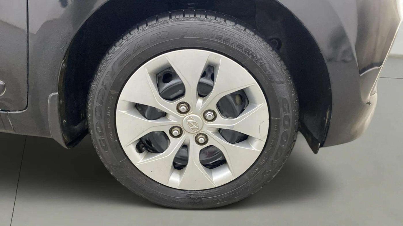 2014 Hyundai Xcent BASE 1.2, Petrol, Manual, 89,576 km, Right Front Wheel