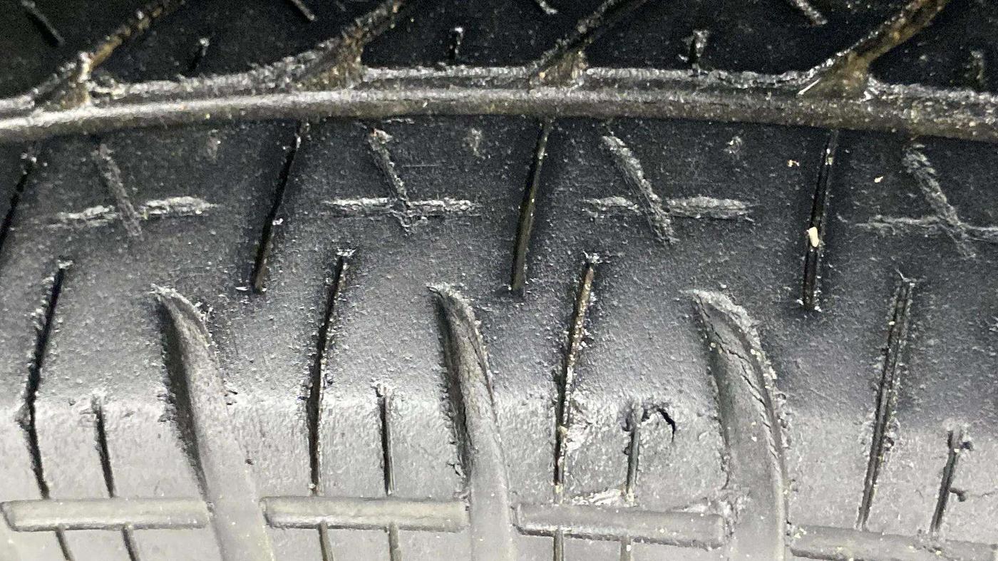 2016 Maruti Swift VXI O, Petrol, Manual, 41,865 km, Left Front Tyre Tread
