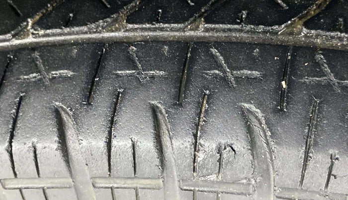 2016 Maruti Swift VXI O, Petrol, Manual, 41,458 km, Left Front Tyre Tread