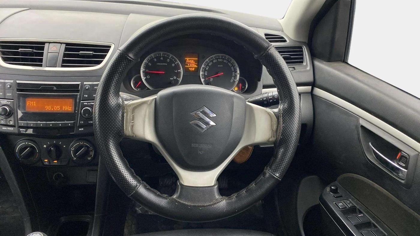 2016 Maruti Swift VXI O, Petrol, Manual, 41,865 km, Steering Wheel Close Up