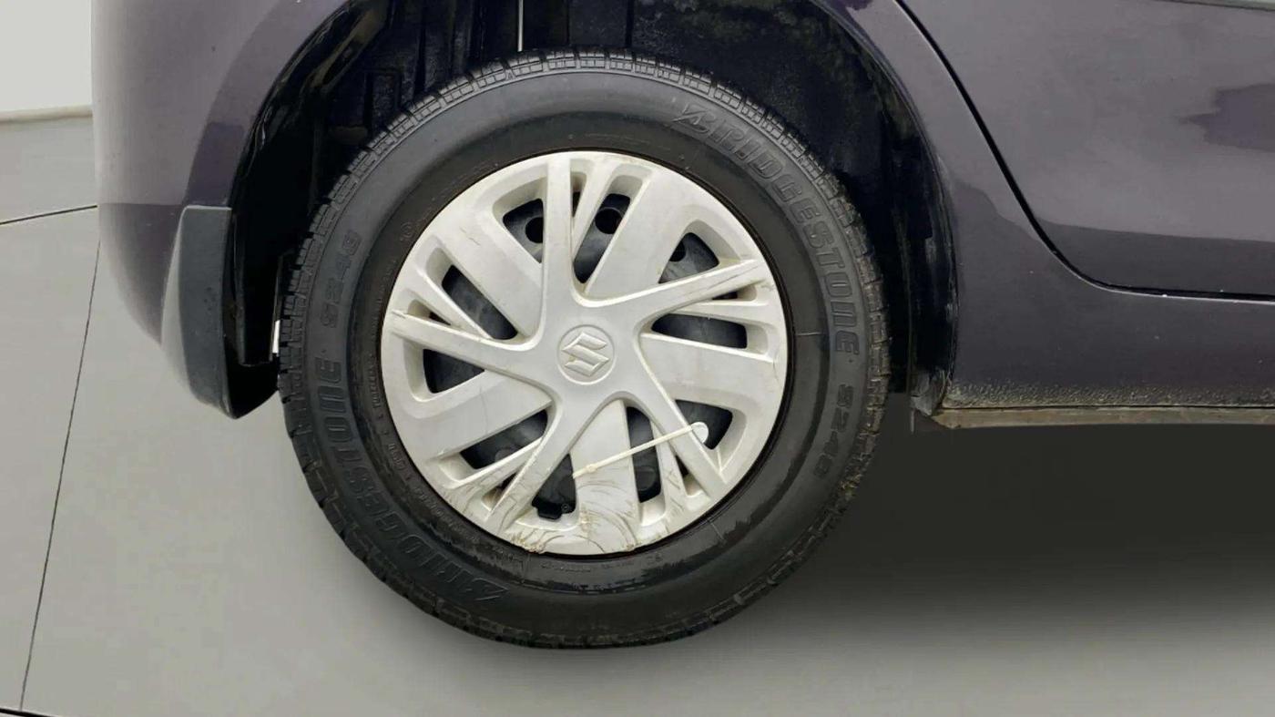2016 Maruti Swift VXI O, Petrol, Manual, 41,865 km, Right Rear Wheel