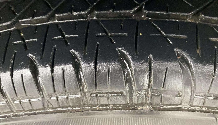 2016 Maruti Swift VXI O, Petrol, Manual, 41,458 km, Right Front Tyre Tread