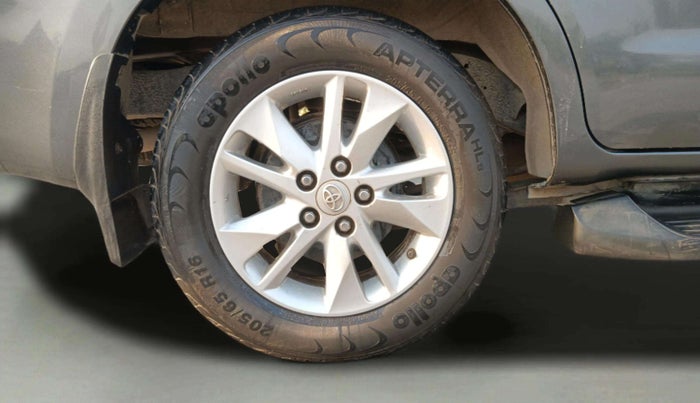 2020 Toyota Innova Crysta 2.7 GX AT 7 STR, Petrol, Automatic, 36,269 km, Right Rear Wheel