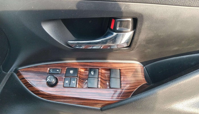 2020 Toyota Innova Crysta 2.7 GX AT 7 STR, Petrol, Automatic, 36,269 km, Driver Side Door Panels Control