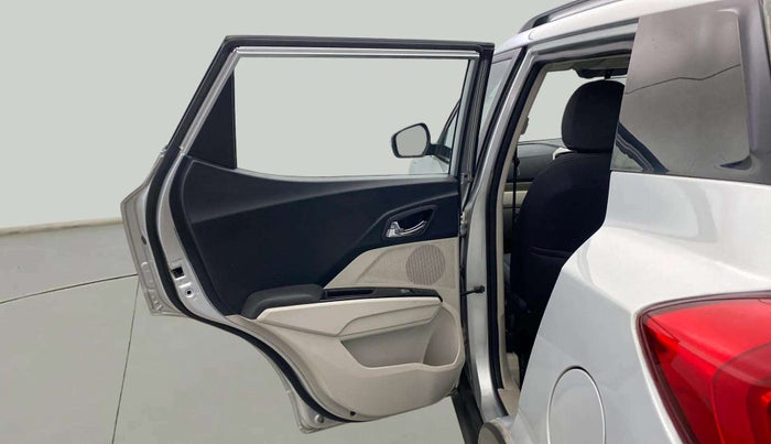2022 Mahindra XUV300 W8 1.5 DIESEL, Diesel, Manual, 29,776 km, LHS Rear Door