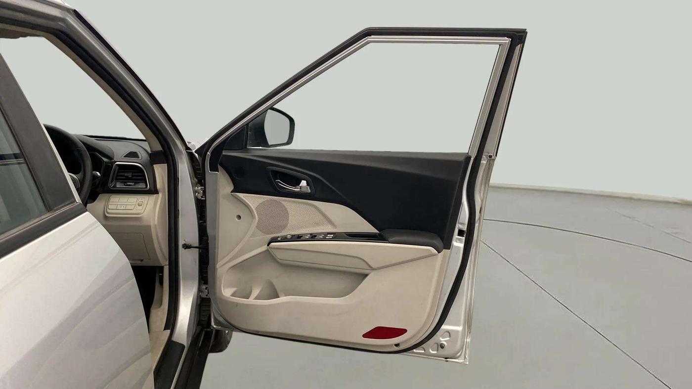 2022 Mahindra XUV300 W8 1.5 DIESEL, Diesel, Manual, 29,953 km, RHS Front Door