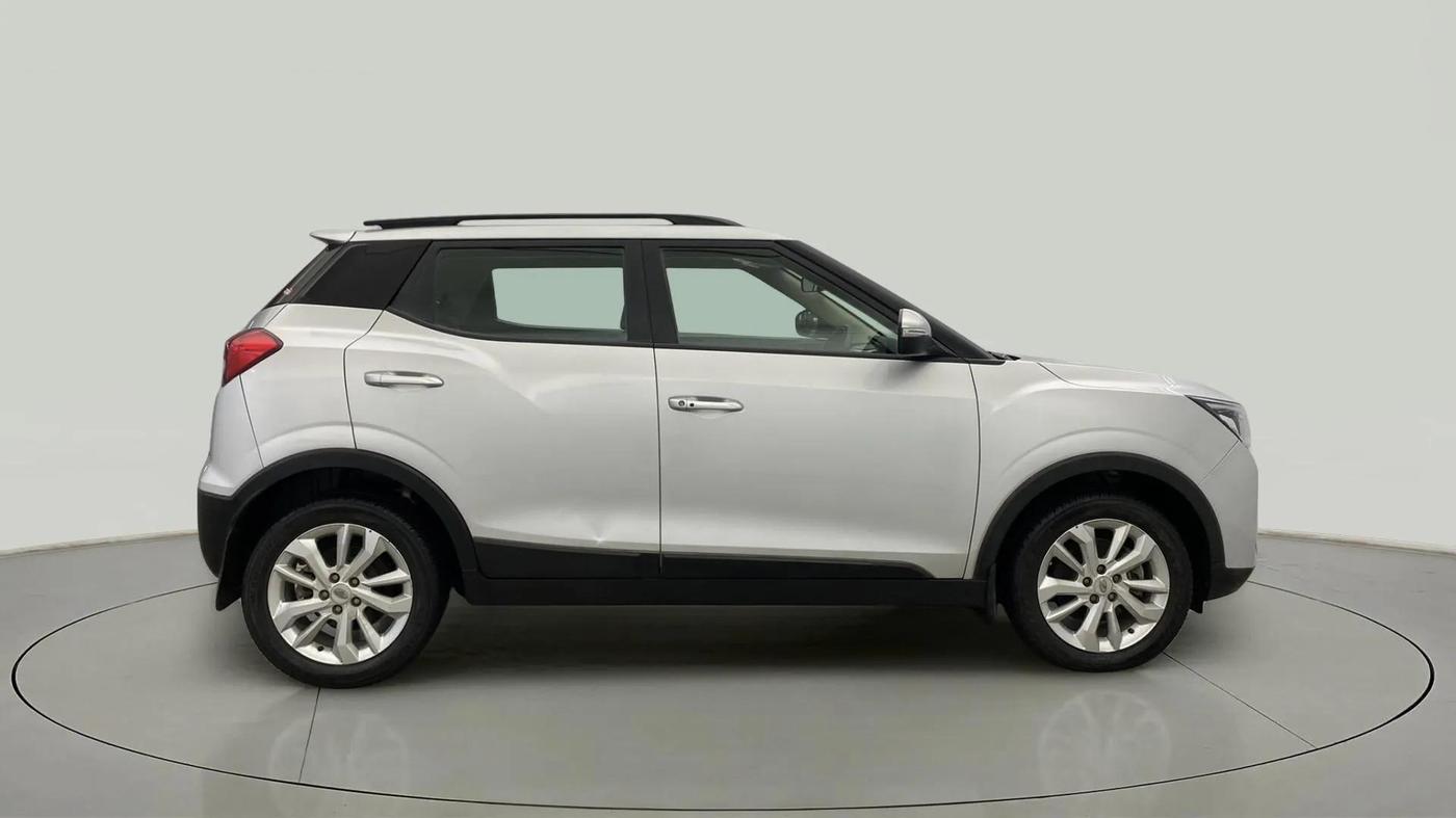 2022 Mahindra XUV300 W8 1.5 DIESEL, Diesel, Manual, 29,953 km, Right Side View