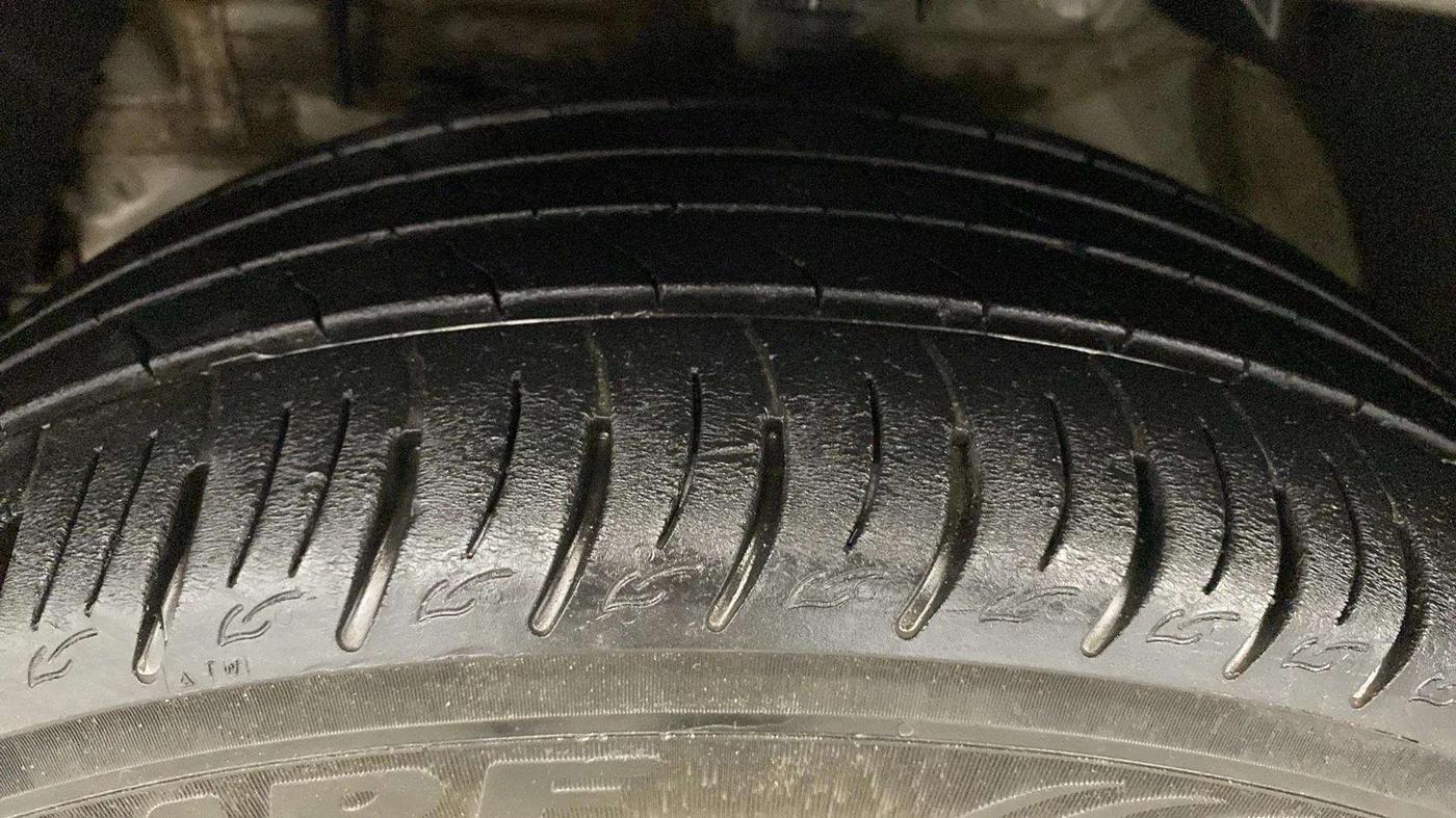 2022 Mahindra XUV300 W8 1.5 DIESEL, Diesel, Manual, 29,953 km, Left Front Tyre Tread