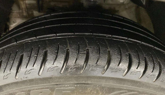 2022 Mahindra XUV300 W8 1.5 DIESEL, Diesel, Manual, 29,776 km, Left Front Tyre Tread