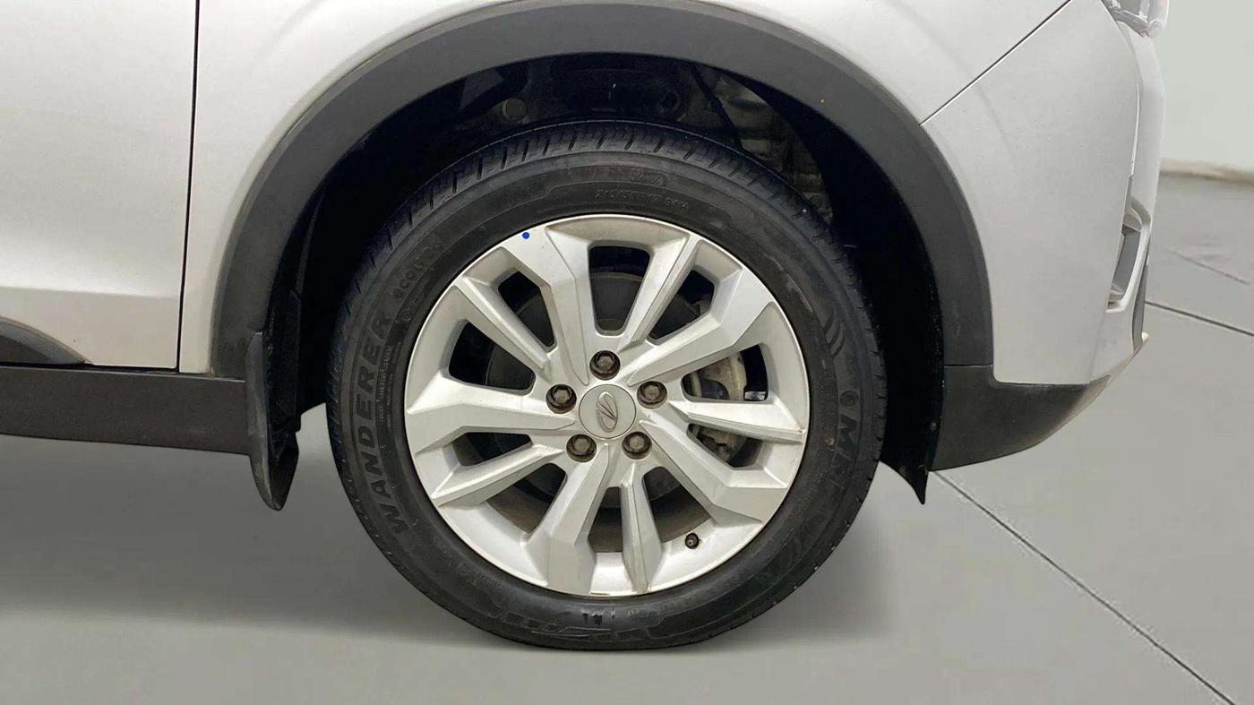 2022 Mahindra XUV300 W8 1.5 DIESEL, Diesel, Manual, 29,953 km, Right Front Wheel