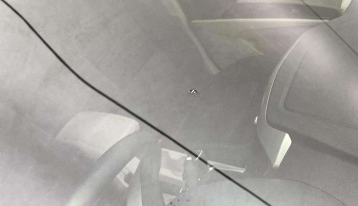 2022 Mahindra XUV300 W8 1.5 DIESEL, Diesel, Manual, 29,776 km, Front windshield - Minor spot on windshield