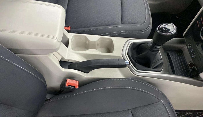 2022 Mahindra XUV300 W8 1.5 DIESEL, Diesel, Manual, 29,776 km, Gear Lever