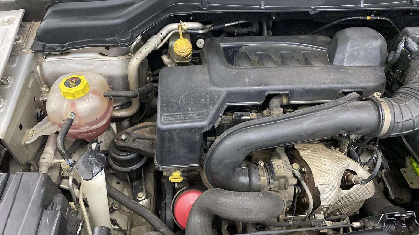 2022 Mahindra XUV300 W8 1.5 DIESEL, Diesel, Manual, 29,953 km, Engine View - Right