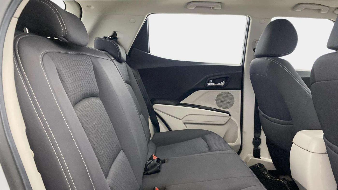 2022 Mahindra XUV300 W8 1.5 DIESEL, Diesel, Manual, 29,953 km, Right Side Rear Door Cabin