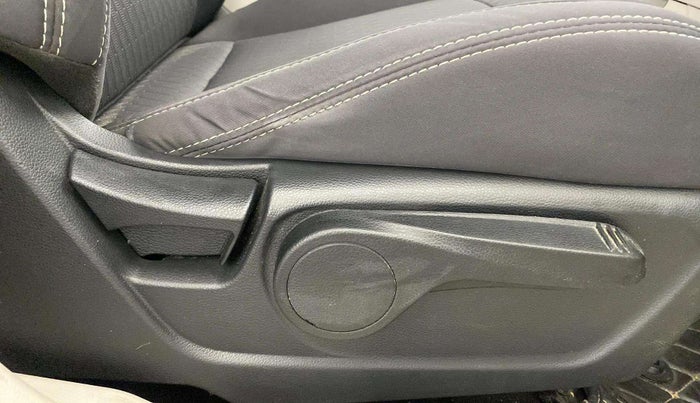 2022 Mahindra XUV300 W8 1.5 DIESEL, Diesel, Manual, 29,776 km, Driver Side Adjustment Panel