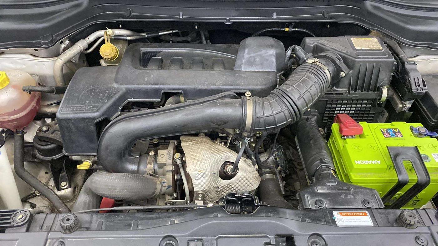 2022 Mahindra XUV300 W8 1.5 DIESEL, Diesel, Manual, 29,953 km, Engine View