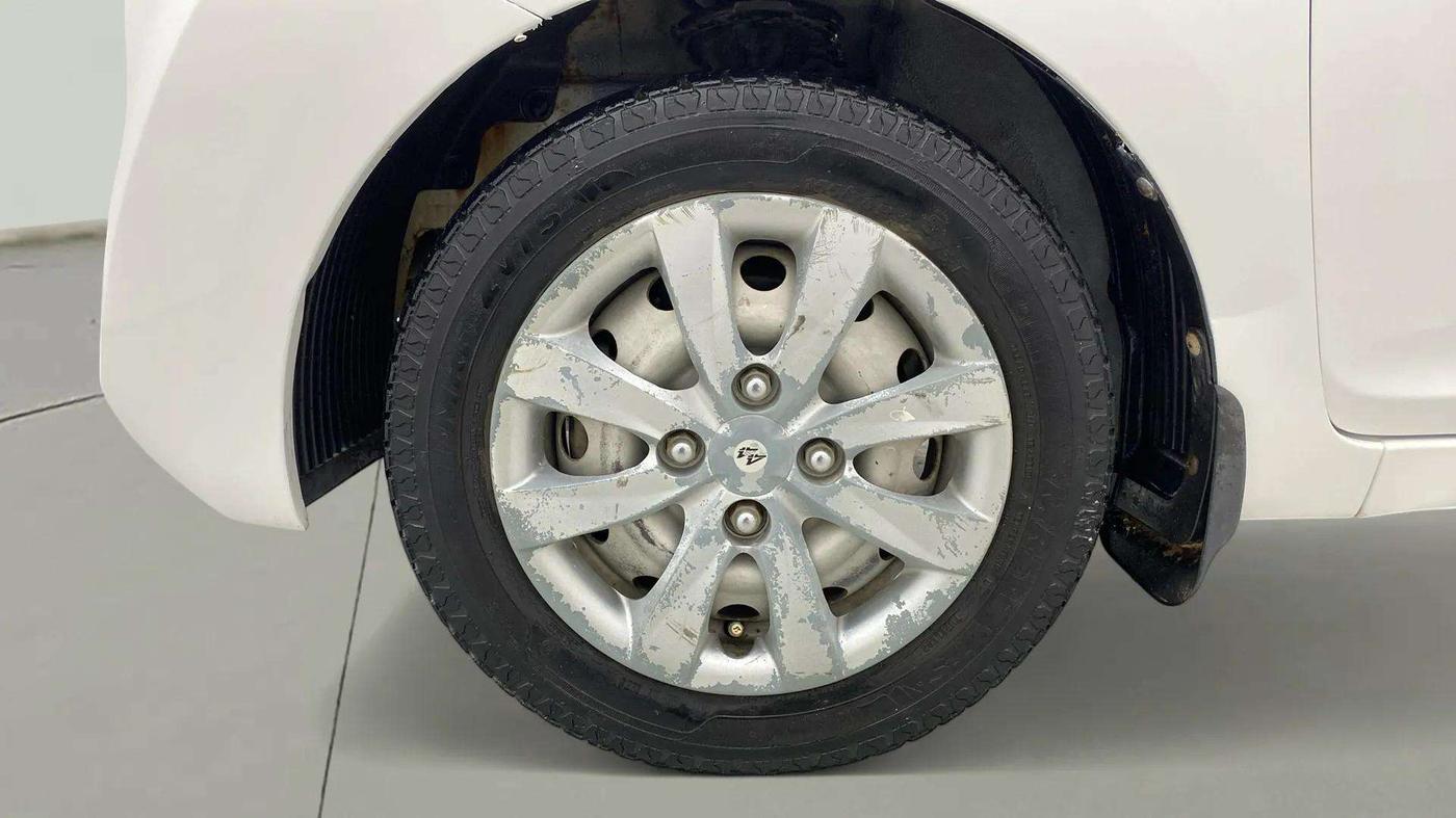 2018 Hyundai Eon ERA +, Petrol, Manual, 45,141 km, Left Front Wheel