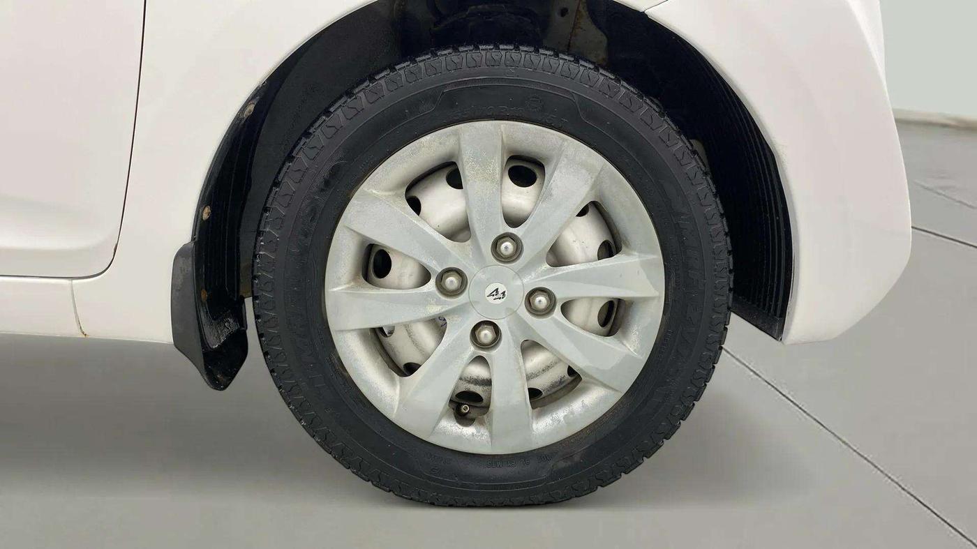 2018 Hyundai Eon ERA +, Petrol, Manual, 45,141 km, Right Front Wheel