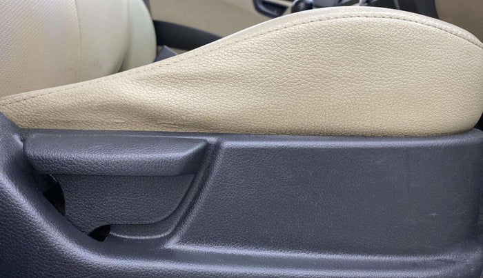 2018 Hyundai Eon ERA +, Petrol, Manual, 45,016 km, Driver Side Adjustment Panel