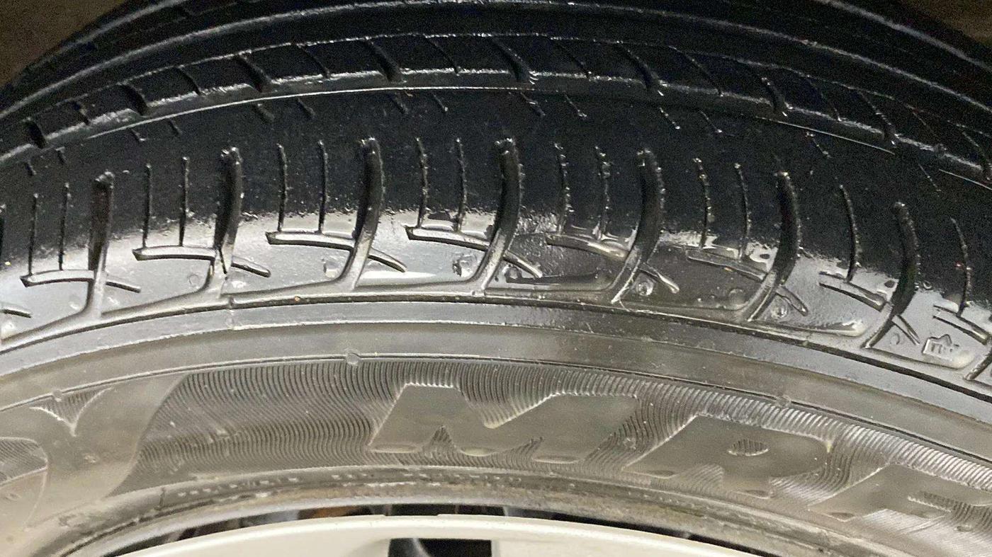 2017 Maruti Baleno DELTA PETROL 1.2, Petrol, Manual, 24,881 km, Right Front Tyre Tread