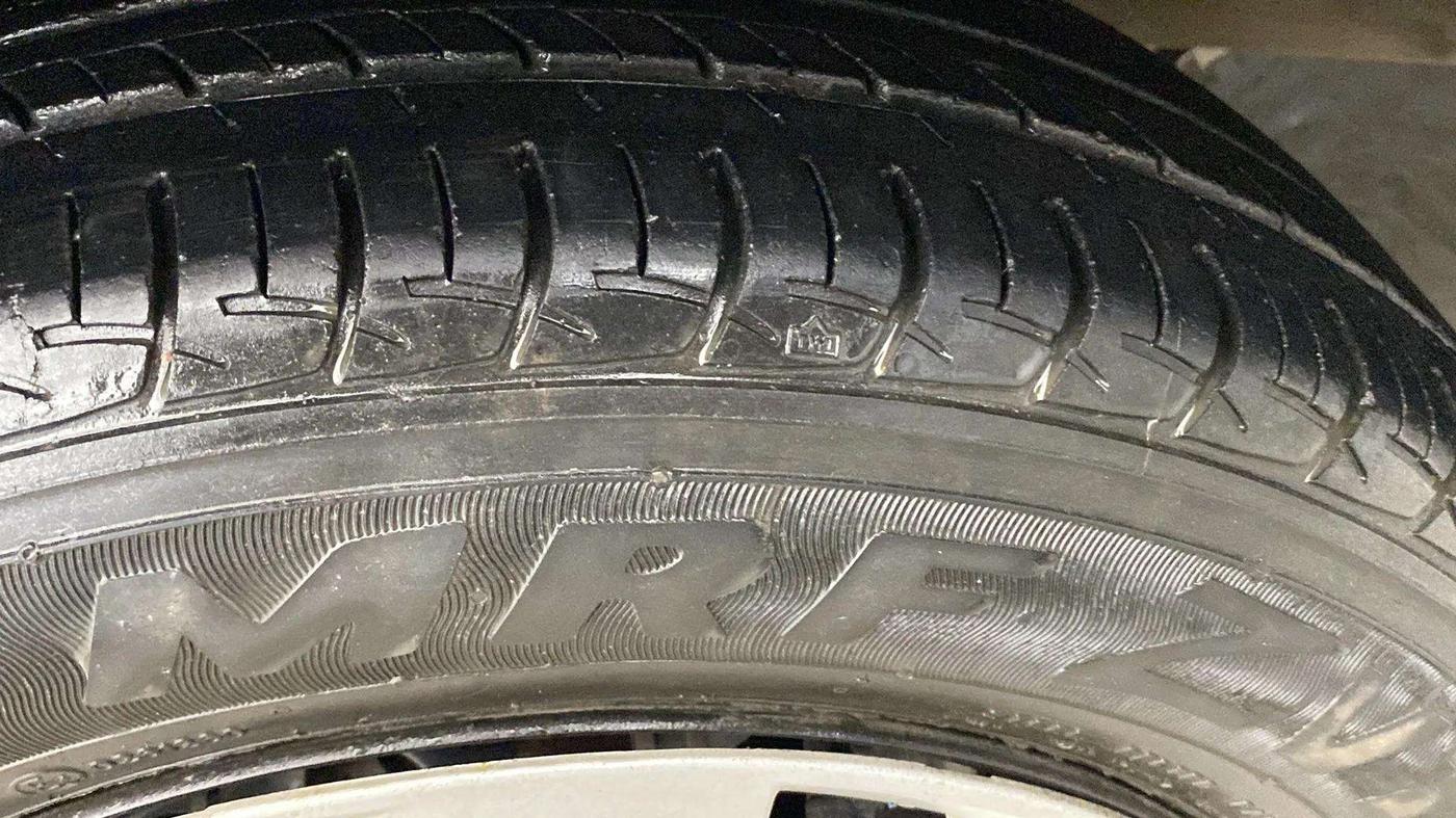 2017 Maruti Baleno DELTA PETROL 1.2, Petrol, Manual, 24,881 km, Left Rear Tyre Tread
