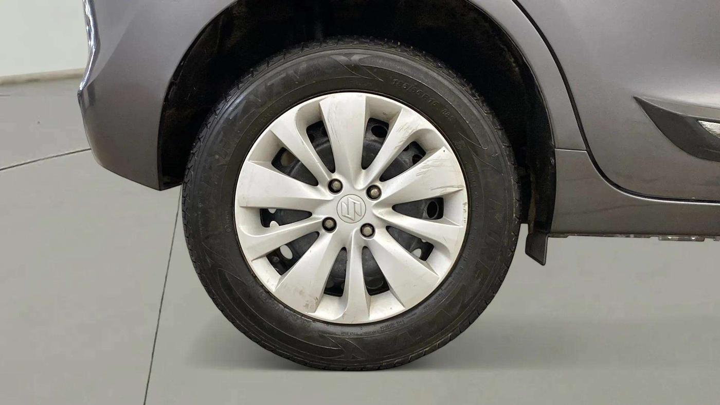 2017 Maruti Baleno DELTA PETROL 1.2, Petrol, Manual, 24,881 km, Right Rear Wheel