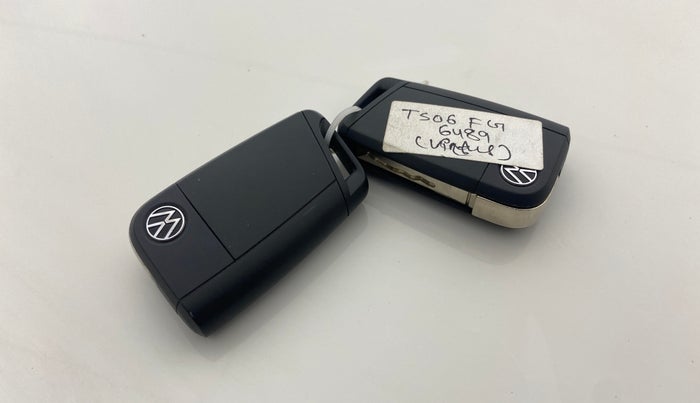 2022 Volkswagen VIRTUS HIGHLINE TSI 1.0 AT, Petrol, Automatic, 28,552 km, Key Close Up