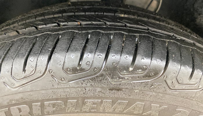 2022 Volkswagen VIRTUS HIGHLINE TSI 1.0 AT, Petrol, Automatic, 28,552 km, Left Front Tyre Tread