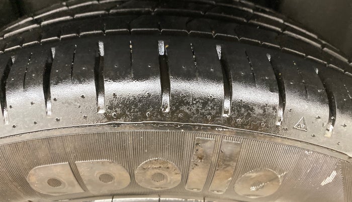 2022 Volkswagen VIRTUS HIGHLINE TSI 1.0 AT, Petrol, Automatic, 28,552 km, Left Rear Tyre Tread