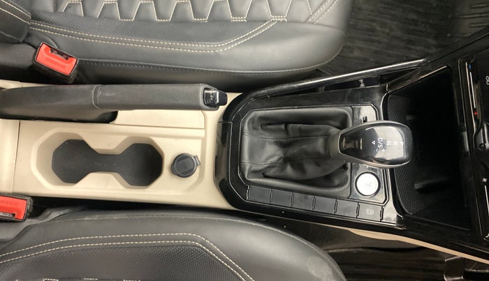 2022 Volkswagen VIRTUS HIGHLINE TSI 1.0 AT, Petrol, Automatic, 28,552 km, Gear Lever