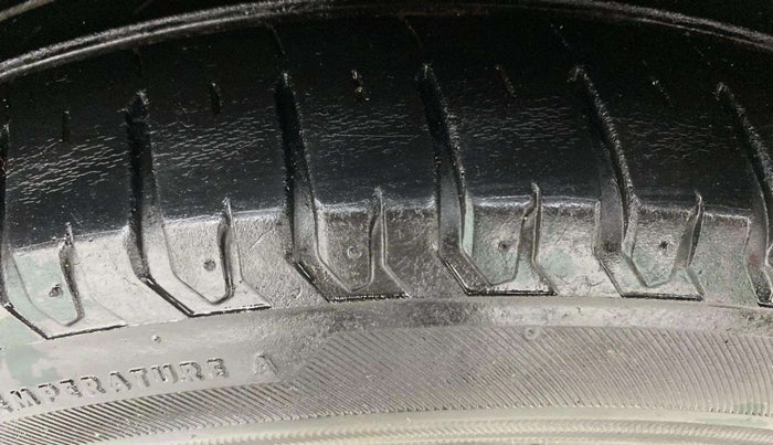 2021 Maruti XL6 ZETA MT, Petrol, Manual, 50,077 km, Left Front Tyre Tread