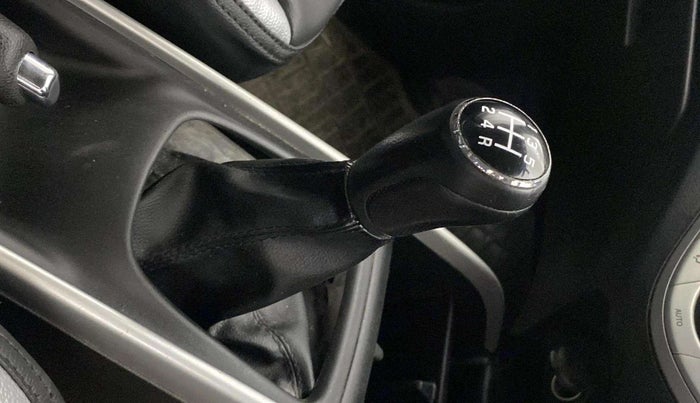 2017 Maruti Baleno DELTA PETROL 1.2, Petrol, Manual, 71,076 km, Gear lever - Boot Cover minor damage