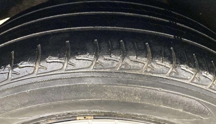 2017 Maruti Baleno DELTA PETROL 1.2, Petrol, Manual, 71,076 km, Left Front Tyre Tread