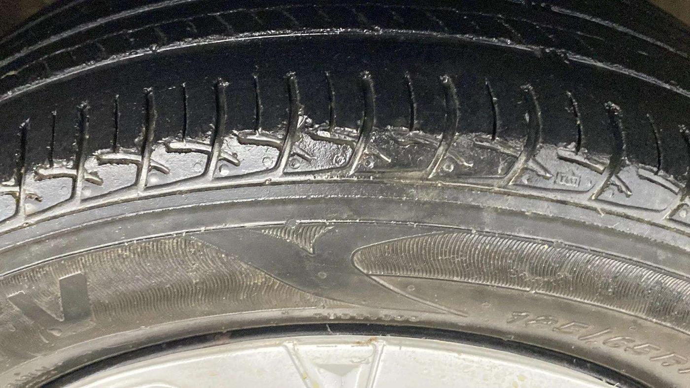 2017 Maruti Baleno DELTA PETROL 1.2, Petrol, Manual, 71,076 km, Right Front Tyre Tread